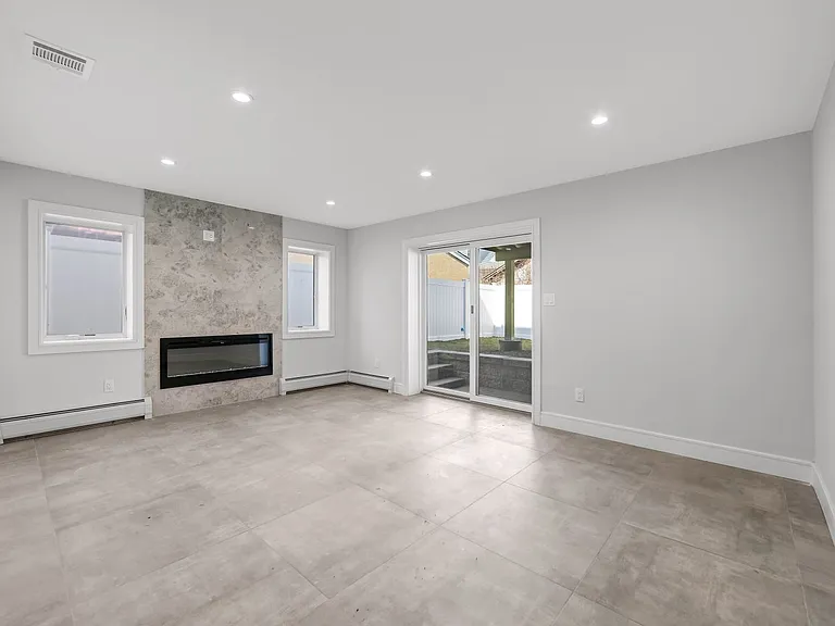 39 Washington Ave — Photo 19