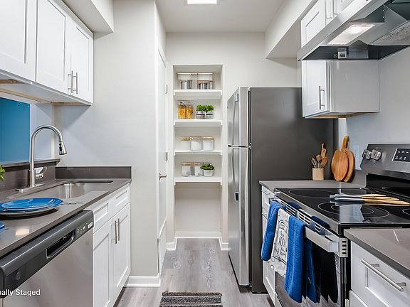 AmberHill_-5 - Kitchen - Modern - 2