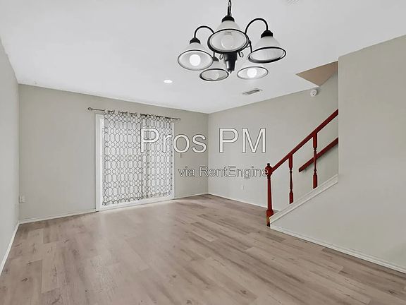 5th image of 734 W Collins St