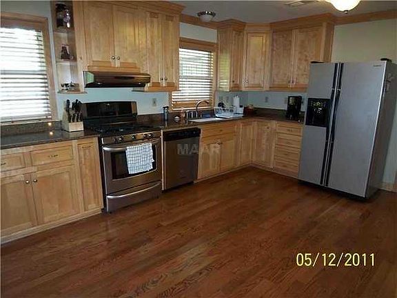 3rd image of 4276 Woodcrest Dr