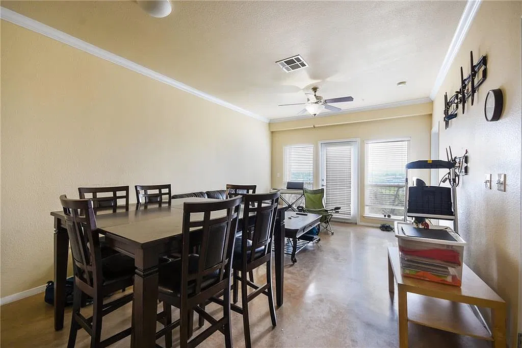 3 bed, 1200 sqft, $2,994 — Photo 1