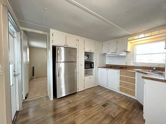 2nd image of 1024 Olive Dr