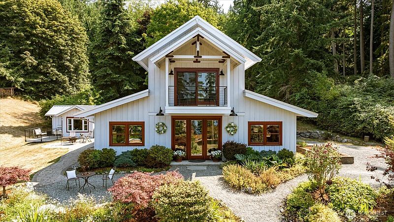 2nd image of 8015 Cultus Bay Road
