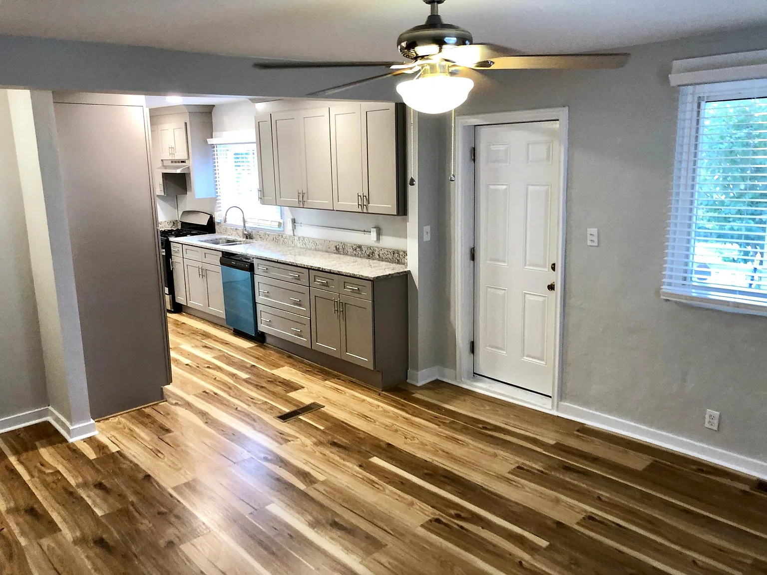 996 Ira St SW — Photo 1
