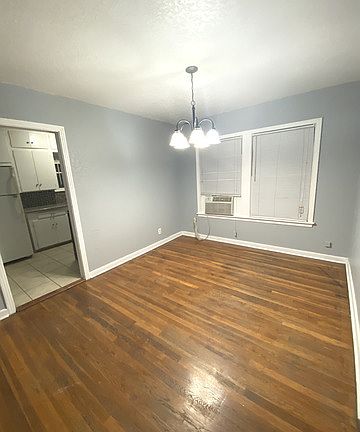 4th image of 465 Bryn Mawr Dr