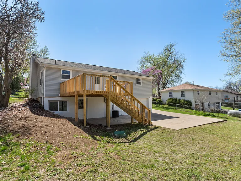 28 Misty Springs Cir — Photo 35