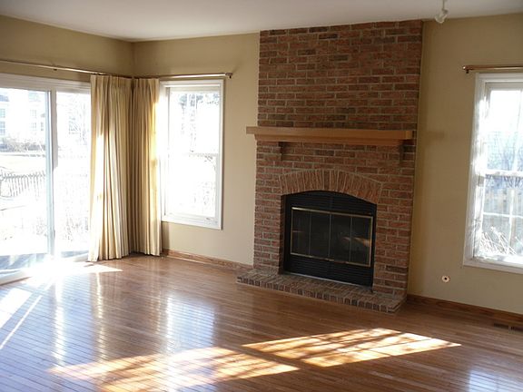 5th image of 709 Warwick Ln
