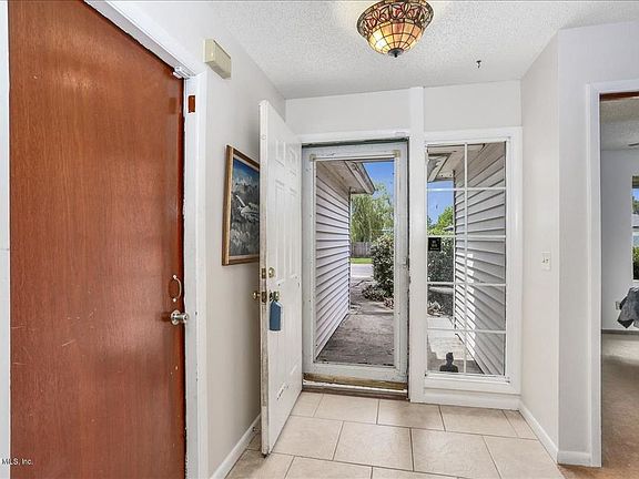 3rd image of 7527 Cinnamon Lakes Dr