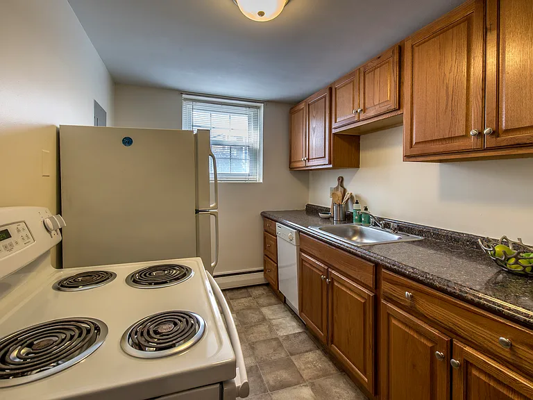 Brattle Drive Apartments — Photo 4