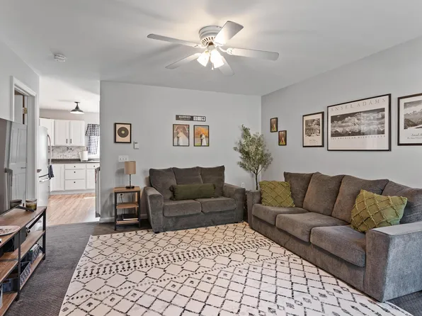 3B Pleasant Woods, 