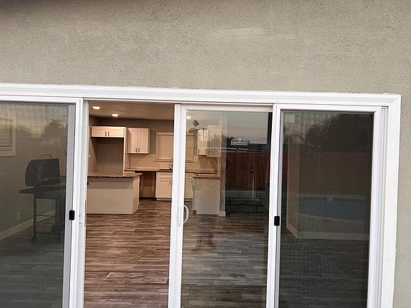 4th image of 18043 Vine St