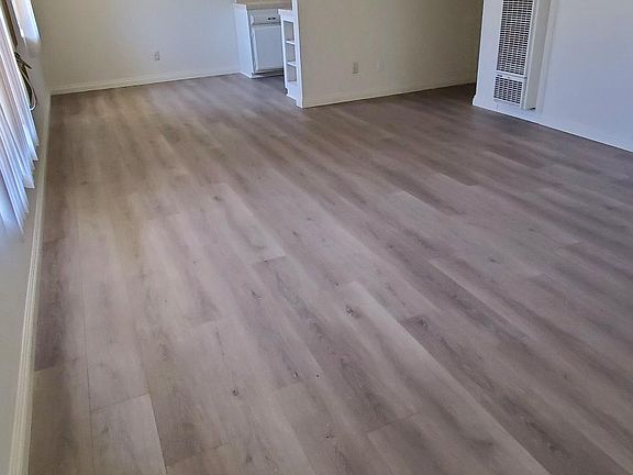 3rd image of 15817 Landmark Dr APT 5