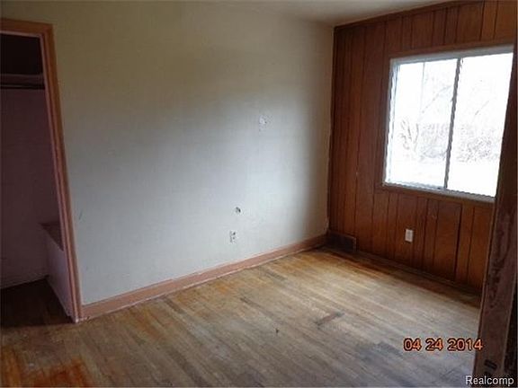5th image of 21300 Westhampton Ave
