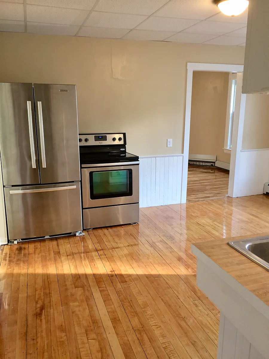 Building Photo - 98 Walnut St #2