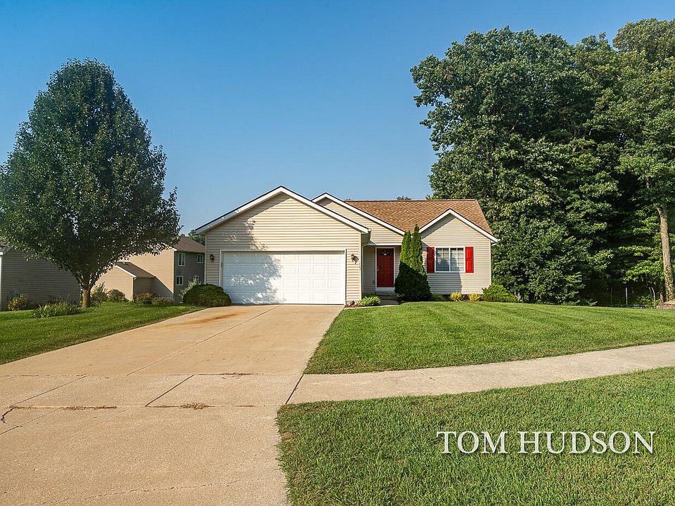 1st image of 403 Greenview Dr