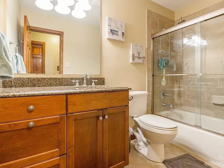 318 Wellington Dr — Photo 18