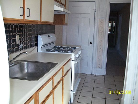 2nd image of 22 Marion Pl APT 3