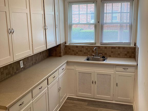 5th image of 3145 Indianola Ave APT B
