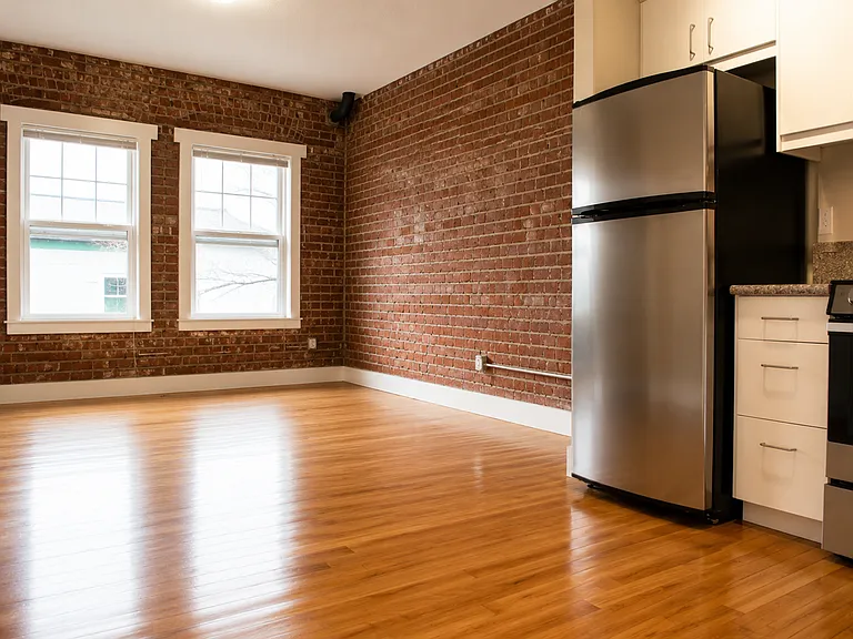 815 Washington St — Photo 1