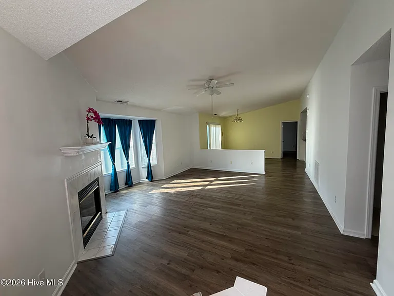 2591 Thackery Rd #E — Photo 14