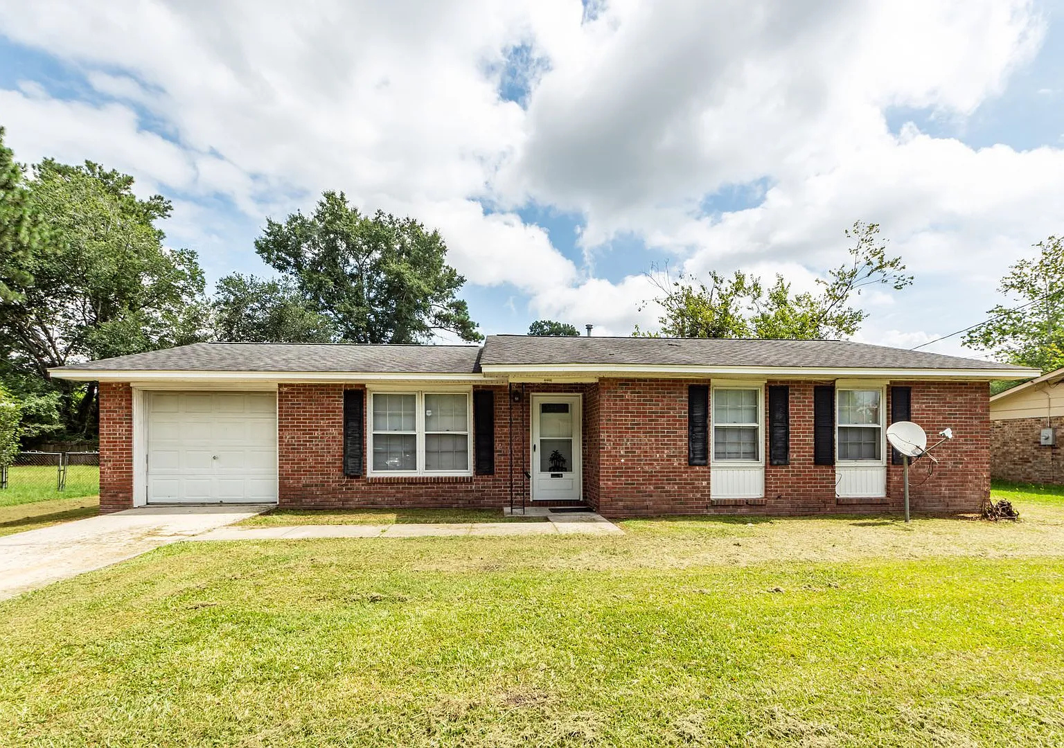 3 Bedroom, 1 Bathroom Home in Woodside Manor - Ladson — Photo 1