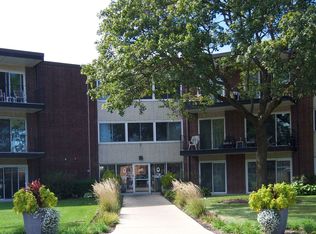 2800 Maple Ave APT 5A, Downers Grove, IL 60515