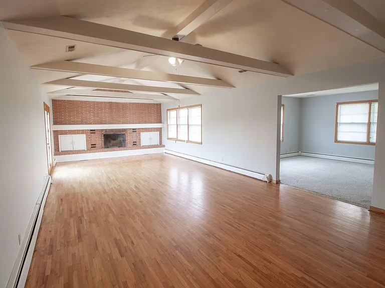 1303 Smiley Ln — Photo 34
