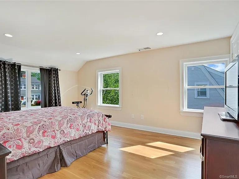 11 Richards Ave — Photo 7