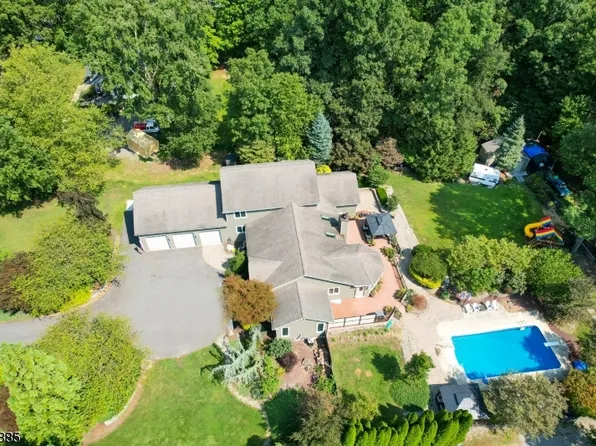 8 School House Rd, Jefferson Twp., NJ 07438