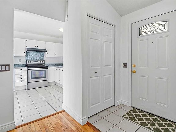 4th image of 14 W Radcliffe Cres SE