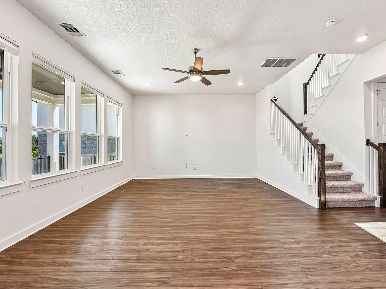 4 bed, 2.5 bath, 2743 sqft, $2,795 — Photo 4