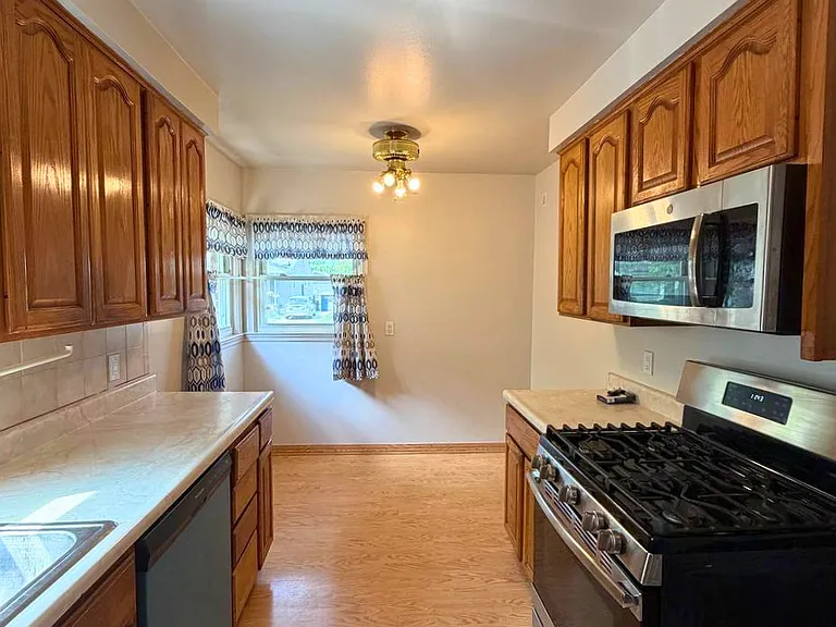 29537 Hazelwood St — Photo 6