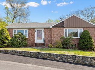 2 Lakeview Ter, Woburn, MA 01801