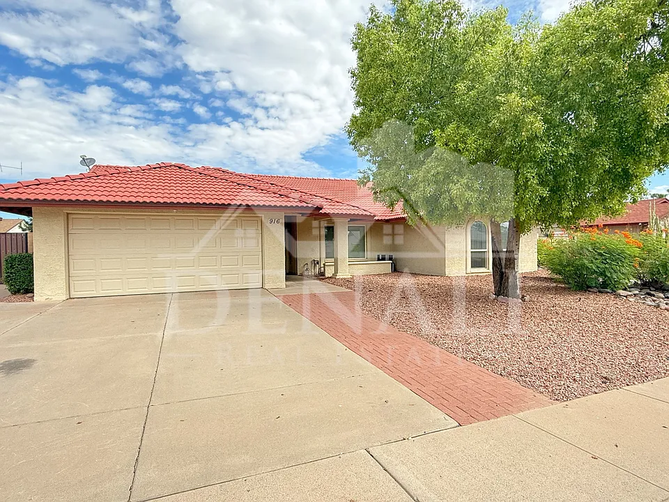 916 W Strahan Dr