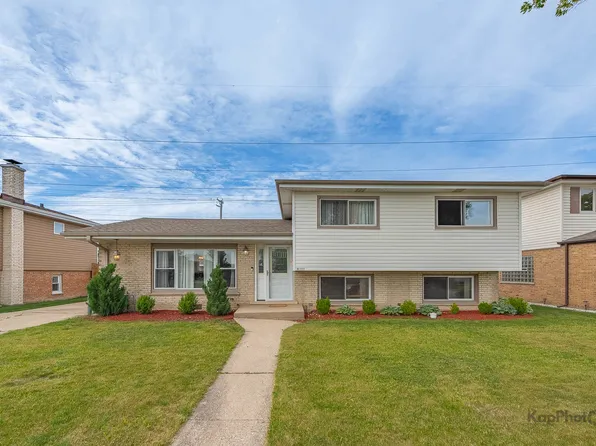 8142 W Lyons St, Niles, IL 60714