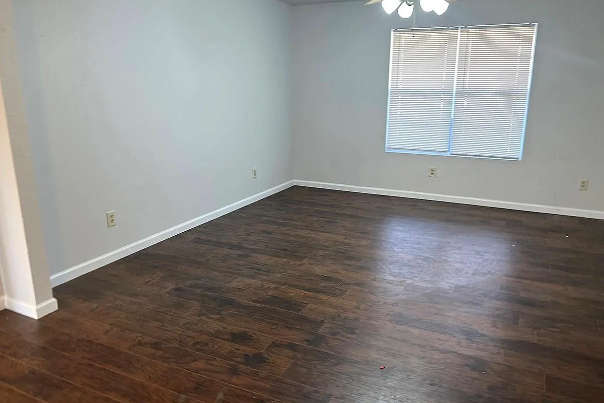 3 bed, 2.0 bath, 1624 sqft, $2,000 — Photo 3