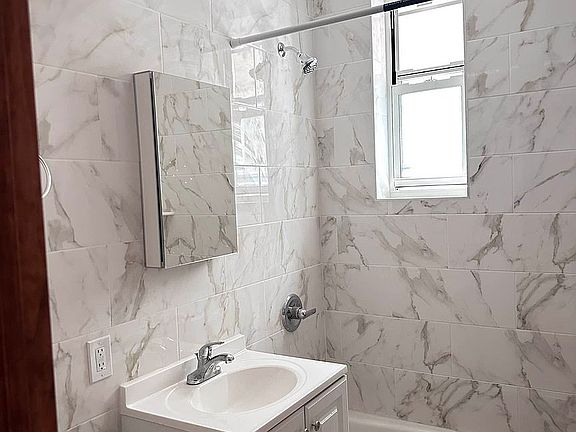 2nd image of 3085 23rd St #2