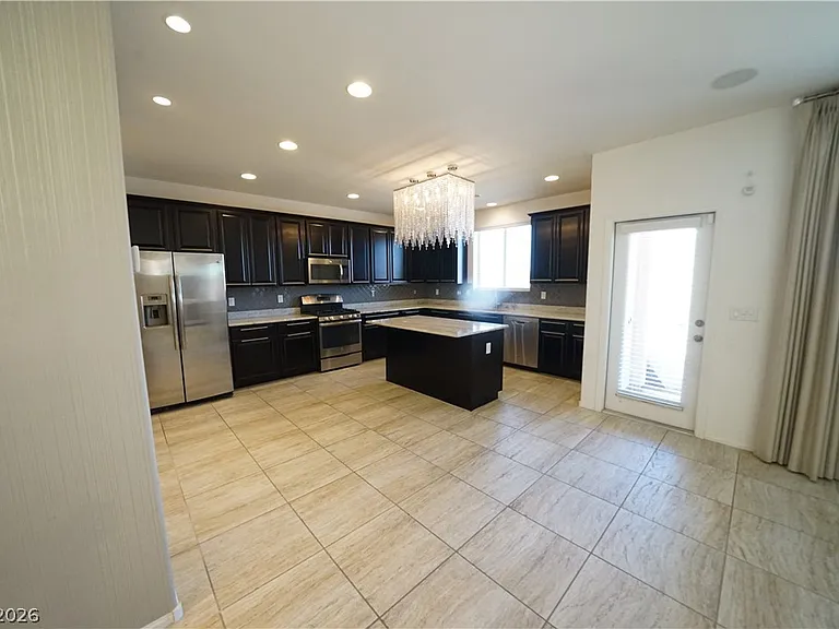 880 Cool Aquamarine St — Photo 10