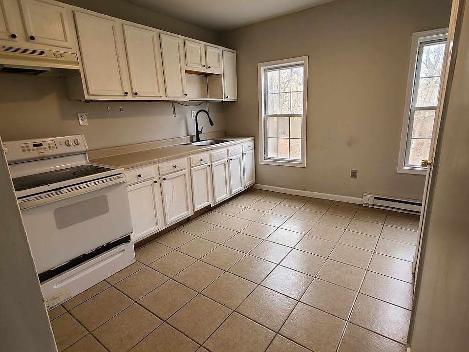 1st image of 11 Amity Ct Rear 11
