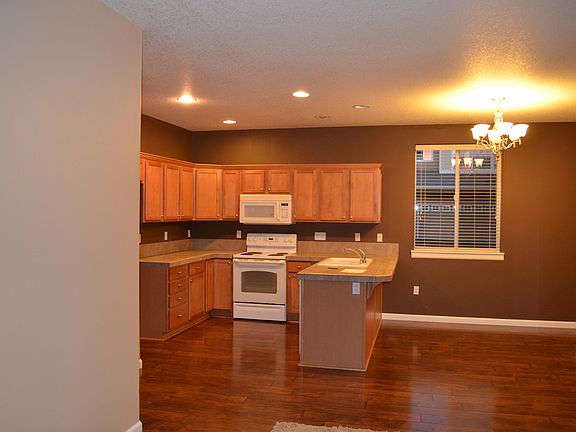 3rd image of 3609 NE 43rd St