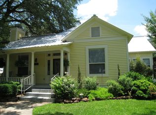 906 Hudgins St, Smithville, TX 78957