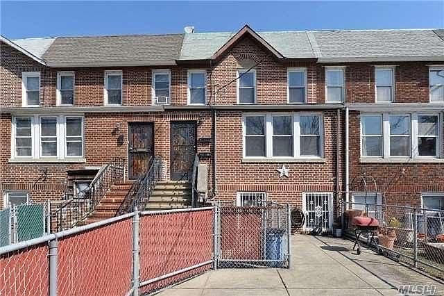 FRONT OF THE HOUSE