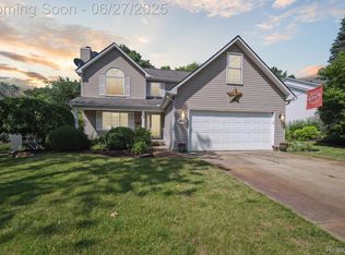 1082 Clearview Dr, Oxford, MI