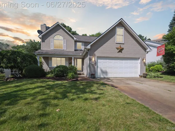1082 Clearview Dr, Oxford, MI 48371