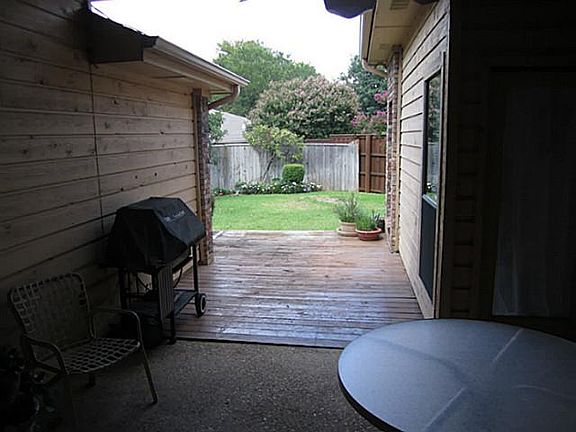 3rd image of 1507 Yorkshire Dr