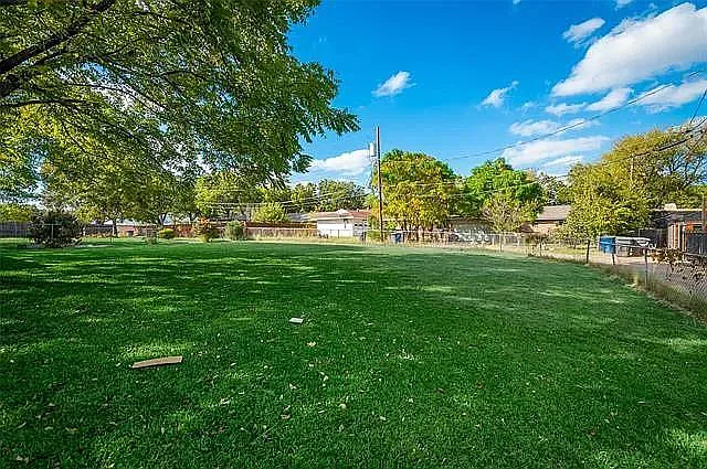 Huge Fenced back yard