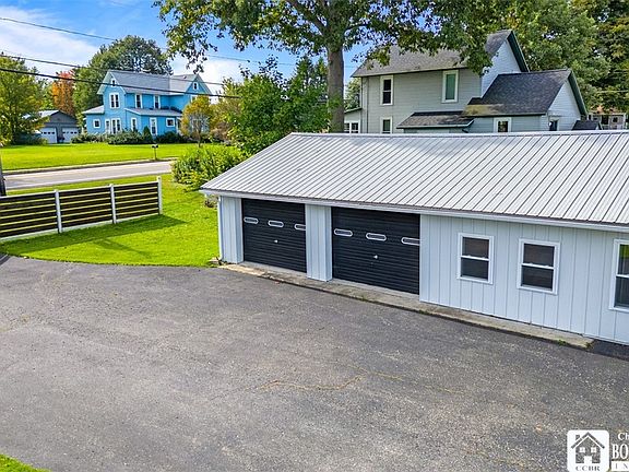 3rd image of 130 Maple Ave