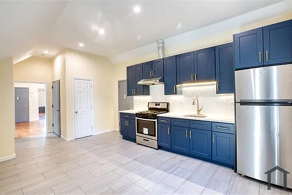 3 bed, $1,800 — Photo 3