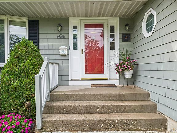 2nd image of 302 Maple Avenue