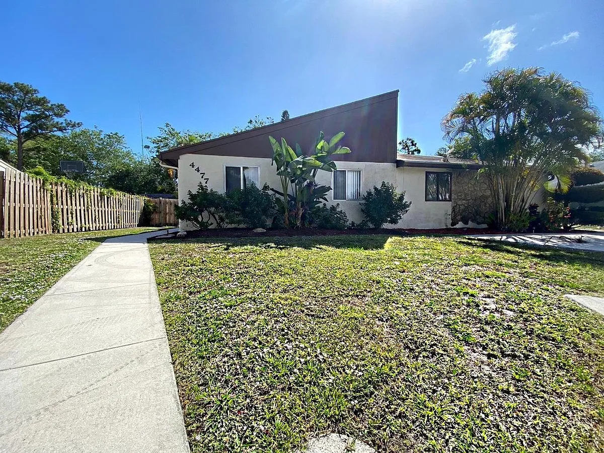 Building Photo - 4477 NW 3rd Dr